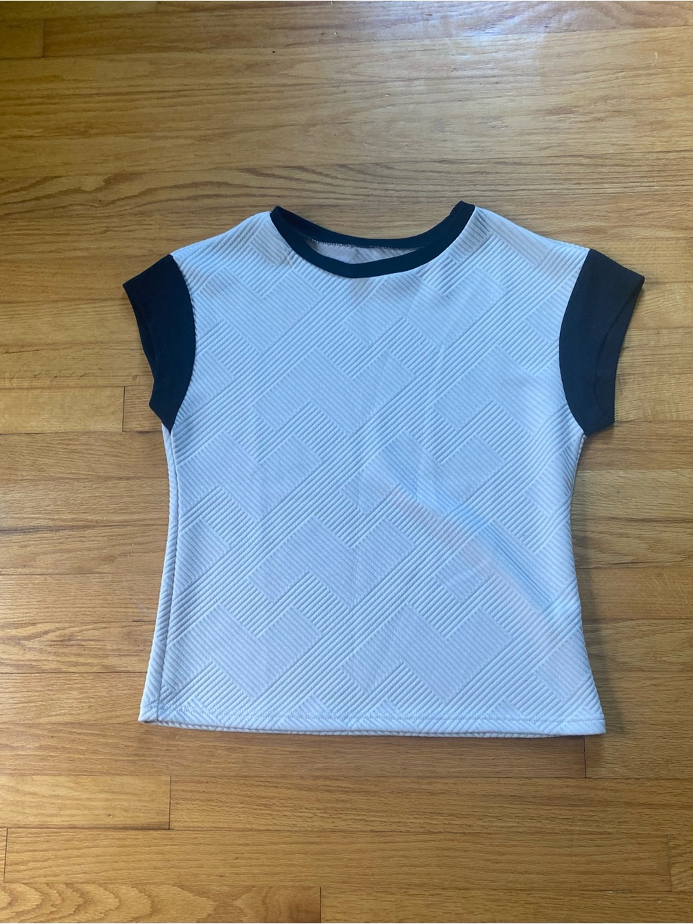 SHEIN Cream Textured Short Sleeve Top with Black Trim